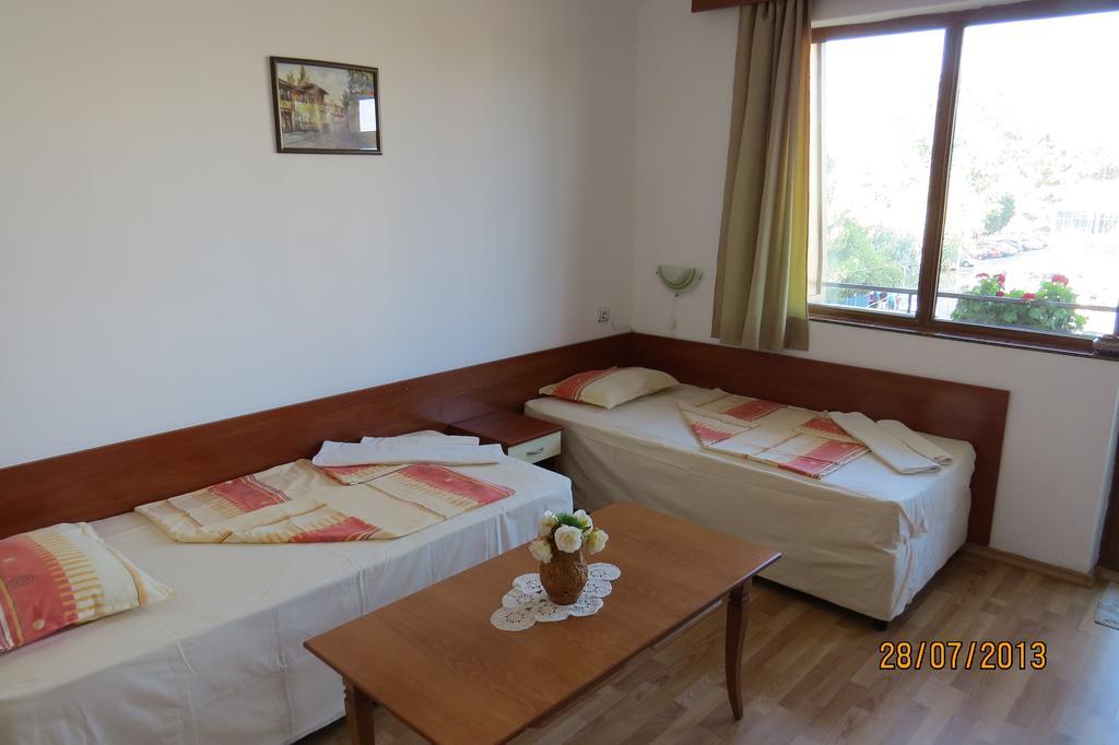 Hotel Strinava Primorsko Zewnętrze zdjęcie